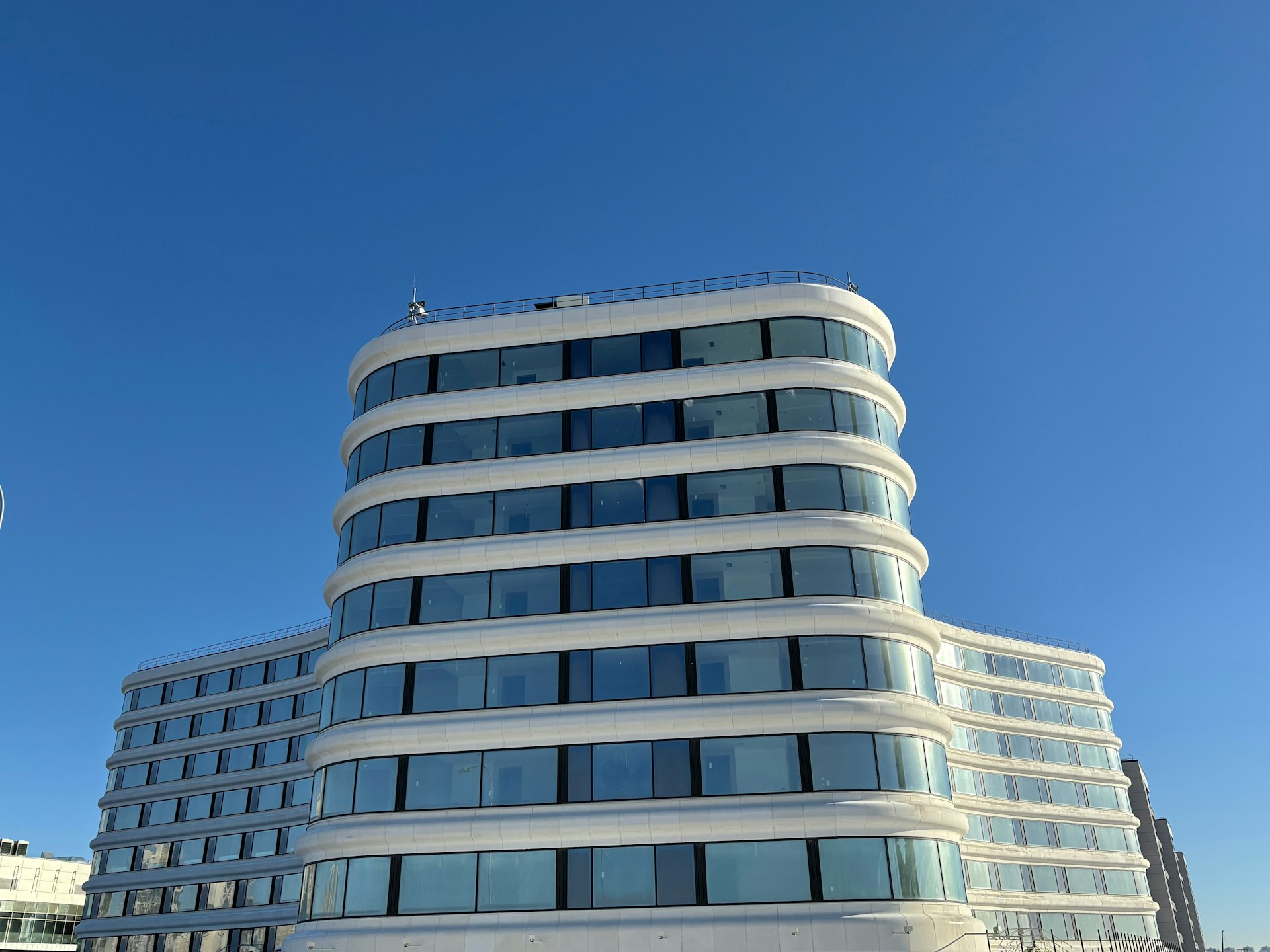 A very tall building with a lot of windows